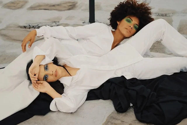 Modelos en una composición de fotografía de moda